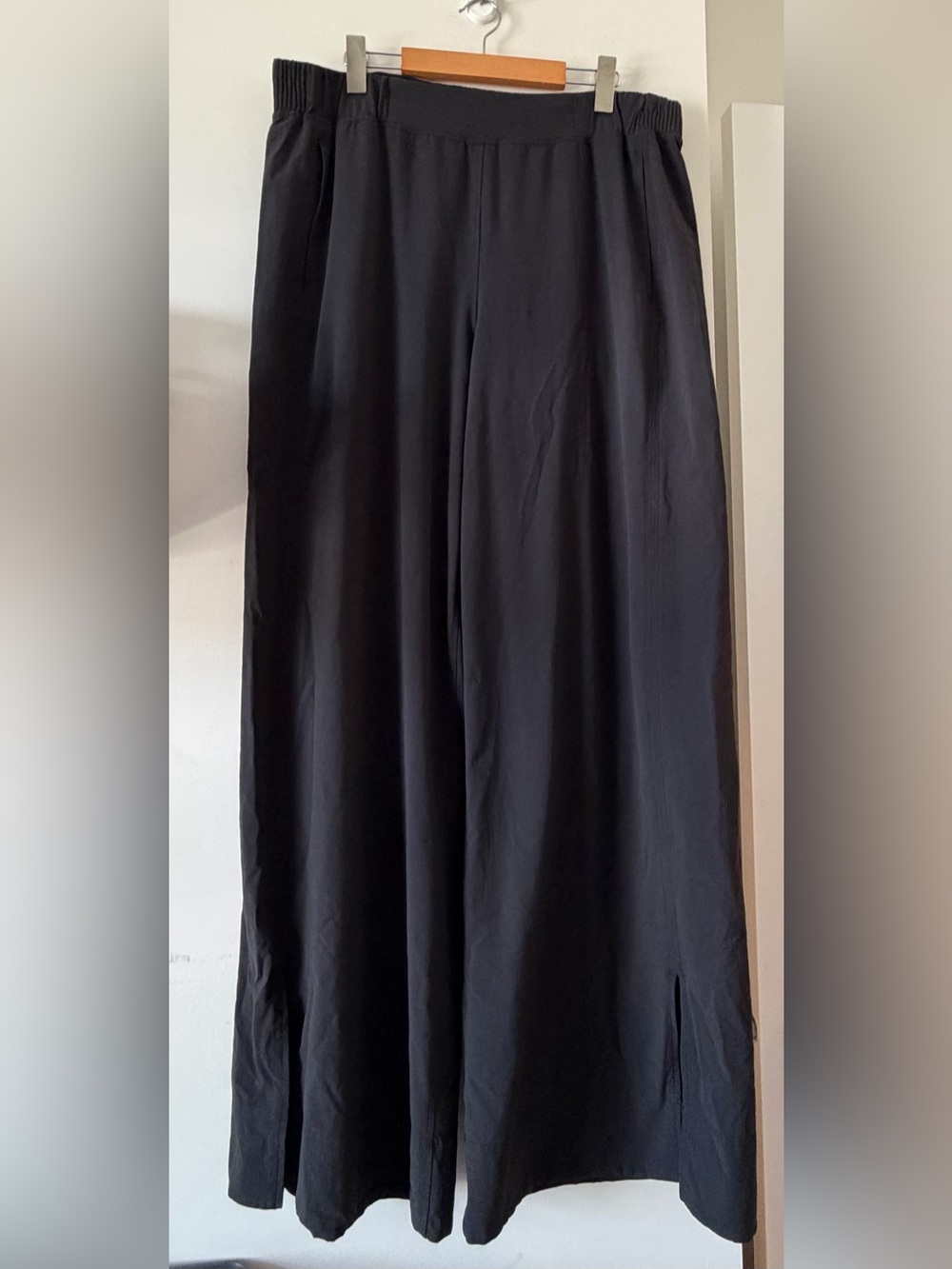 LULULEMON STRETCH WOVEN WIDE LEG HIGH RISE PANT SIZE XL BLACK - Picture 4 of 10